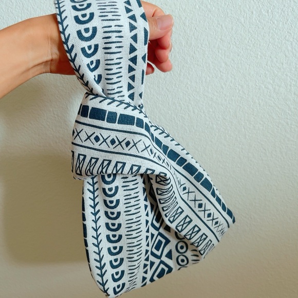 NWOT Small tote wrist bag - Picture 8 of 8